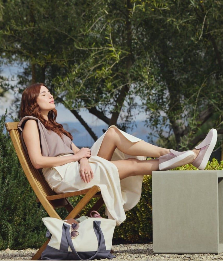 Allbirds Sales Drop Amidst Turnaround Efforts and Revised Full Year Forecast