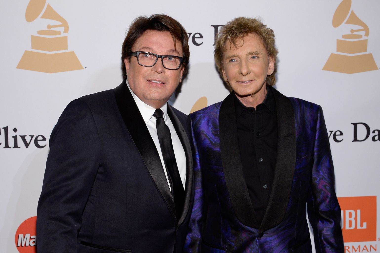 Barry Manilow Reveals Lung Cancer Diagnosis, Remains Optimistic for Recovery