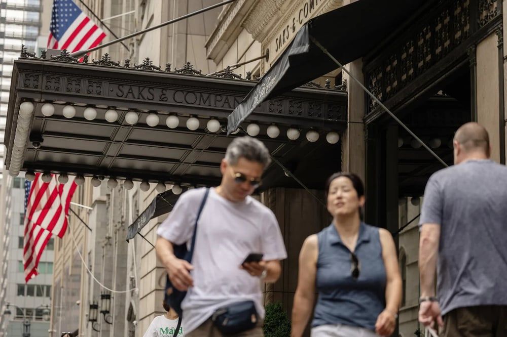 Bergdorf Goodman May Sell Minority Stake Amid Saks Global Restructuring