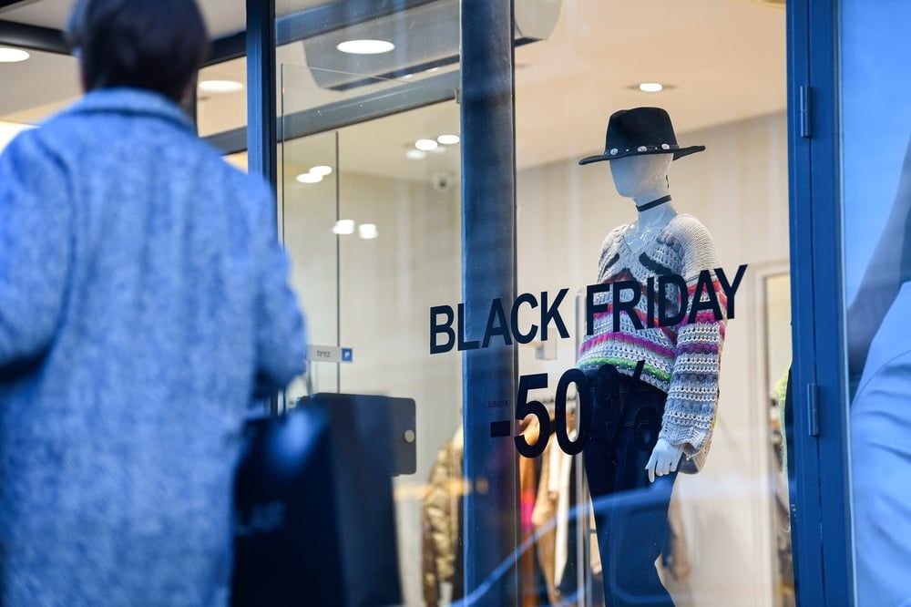 Black Friday Shatters Records as Online Spending Soars Amidst Economic Uncertainty