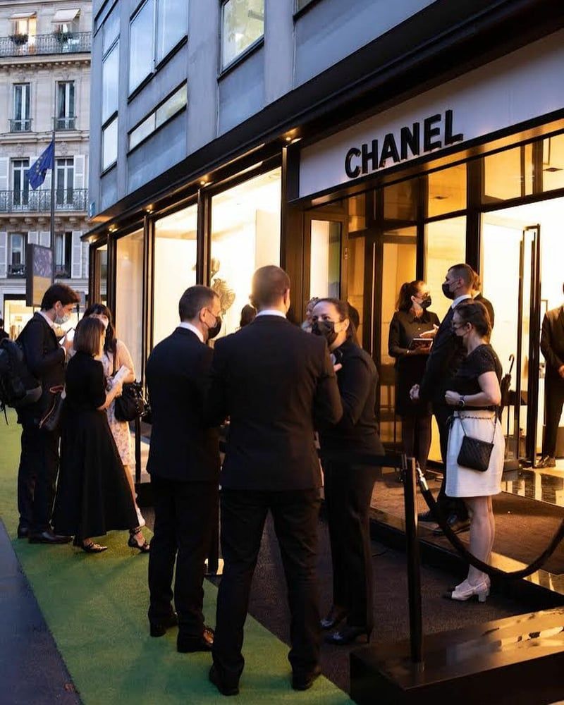 Heroic Guard Foils Armed Robbery at Paris Chanel Boutique