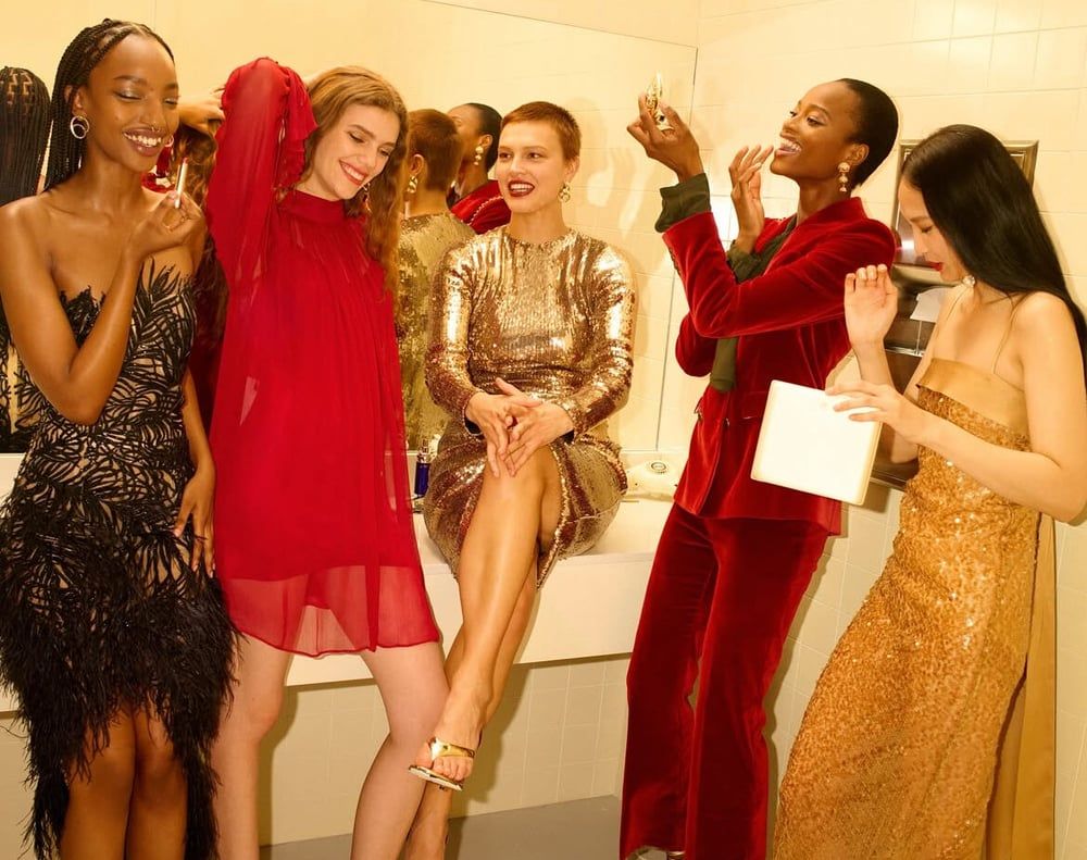 Holiday Shoppers Tighten Belts Embrace Value and Digital Tools This Season