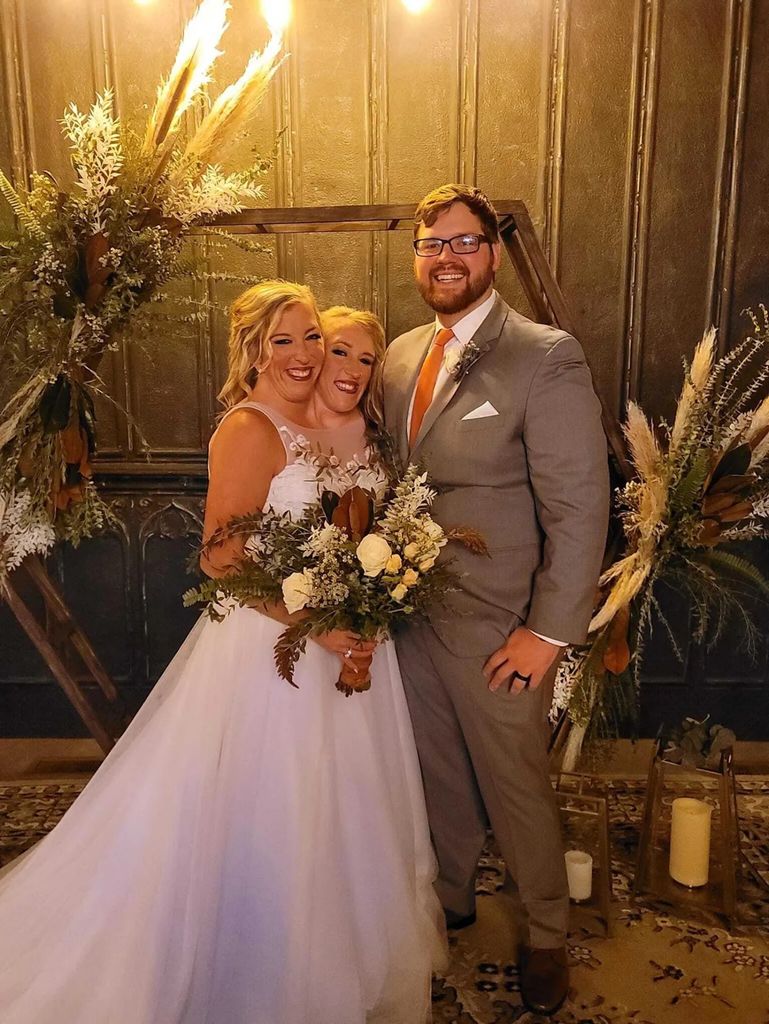 Josh Bowling Debunks Fake TikTok Account Spreading Misinformation About Conjoined Twins Abby and Brittany Hensel