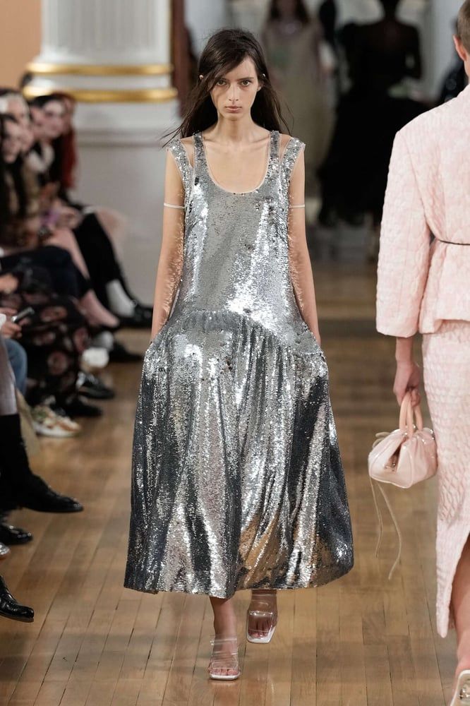 London Fashion Week Returns with Tributes, New Talent, and Notable Comebacks