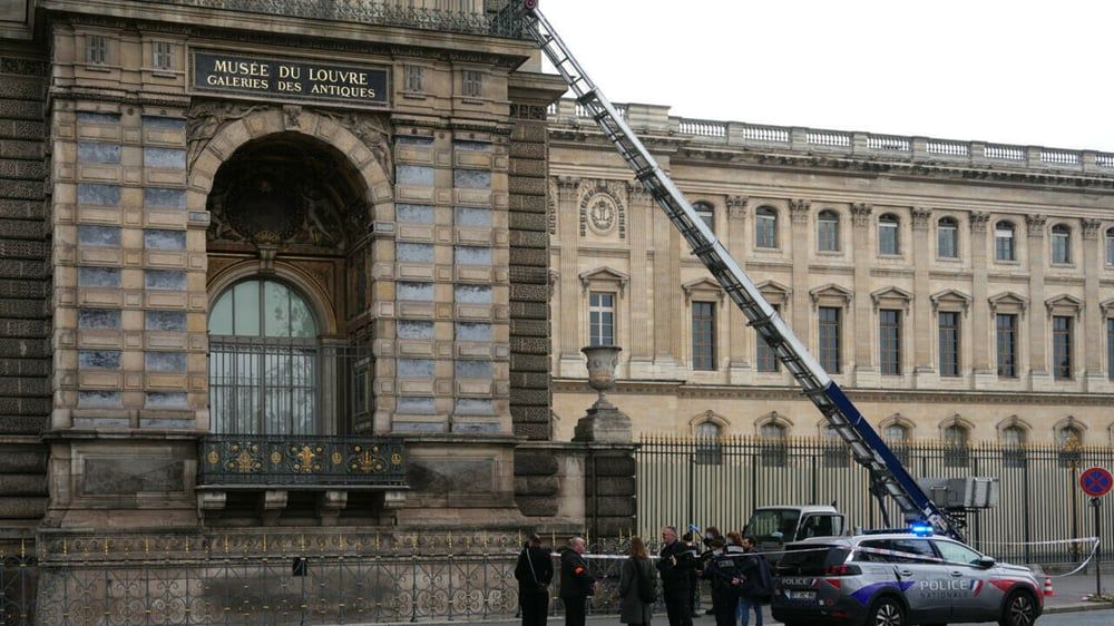 Louvre Crown Jewels Heist: Thieves Strike in Brazen Daylight Raid