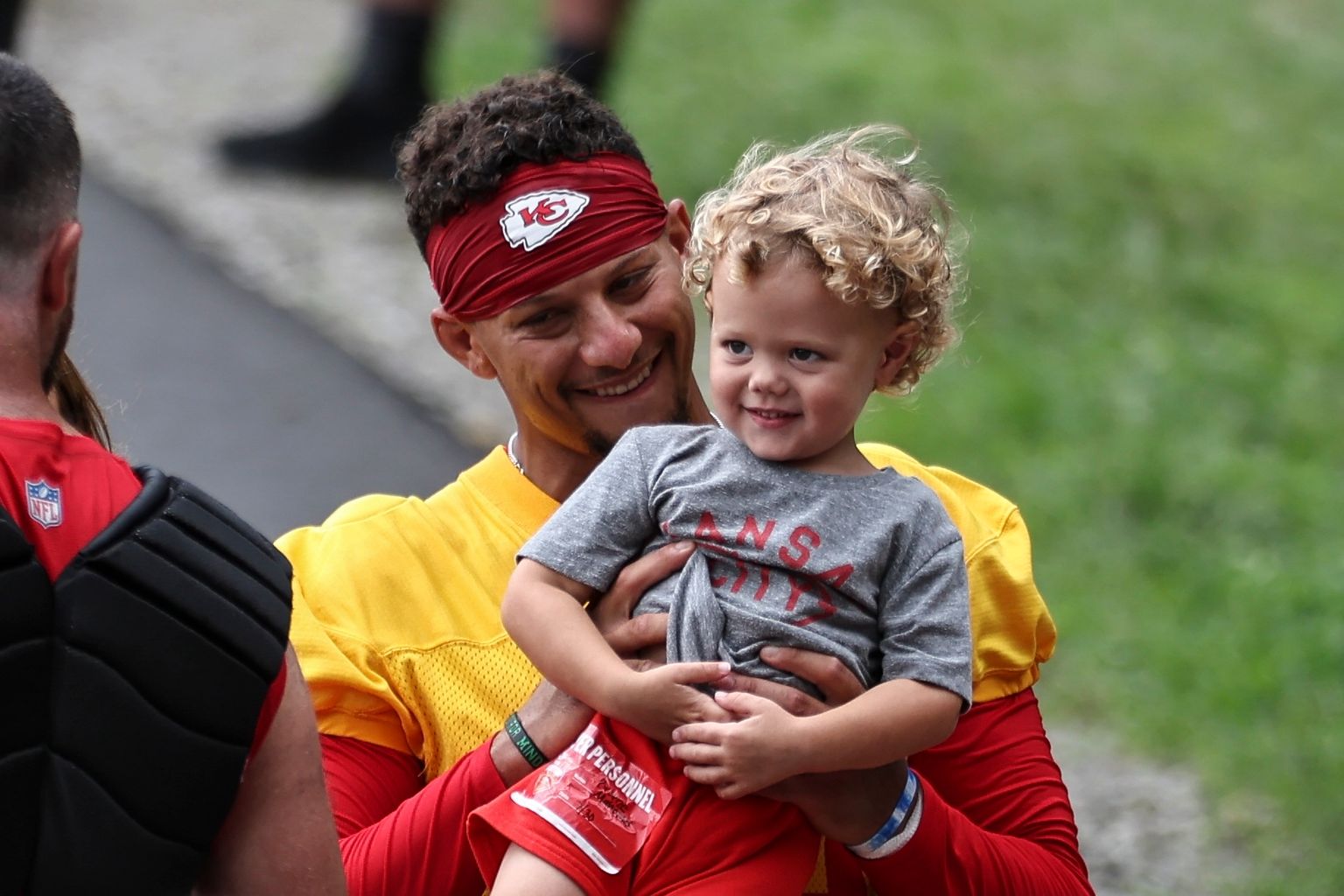 Mahomes Rings in 30 with Sweet Family Tributes and Star-Studded Celebration