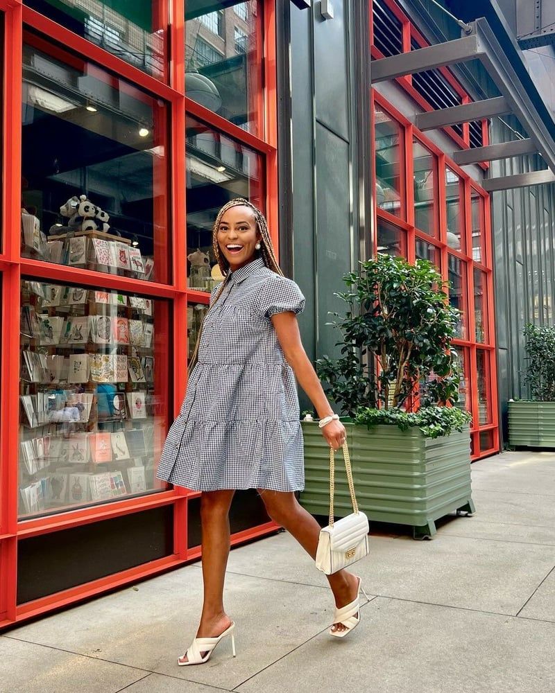 Ross Stores Boosts Forecast as Value Shoppers Drive Holiday Demand